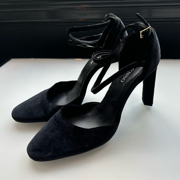 Elegant Black Velvet Heels by - Picture 2 of 4